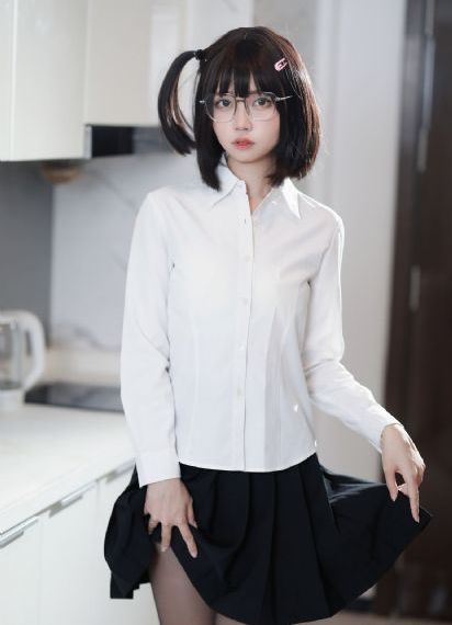 国产精品艳妇扒开_720高清免费观看