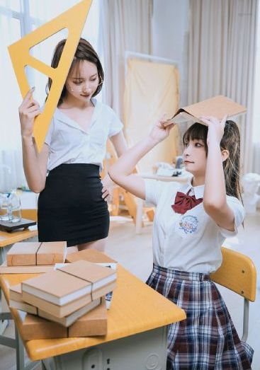 男生宿舍被摁着摸J的经历_电影无删减版