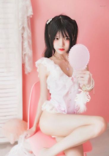 美女玩蹦床突然尿了出来_免费高清在线观看